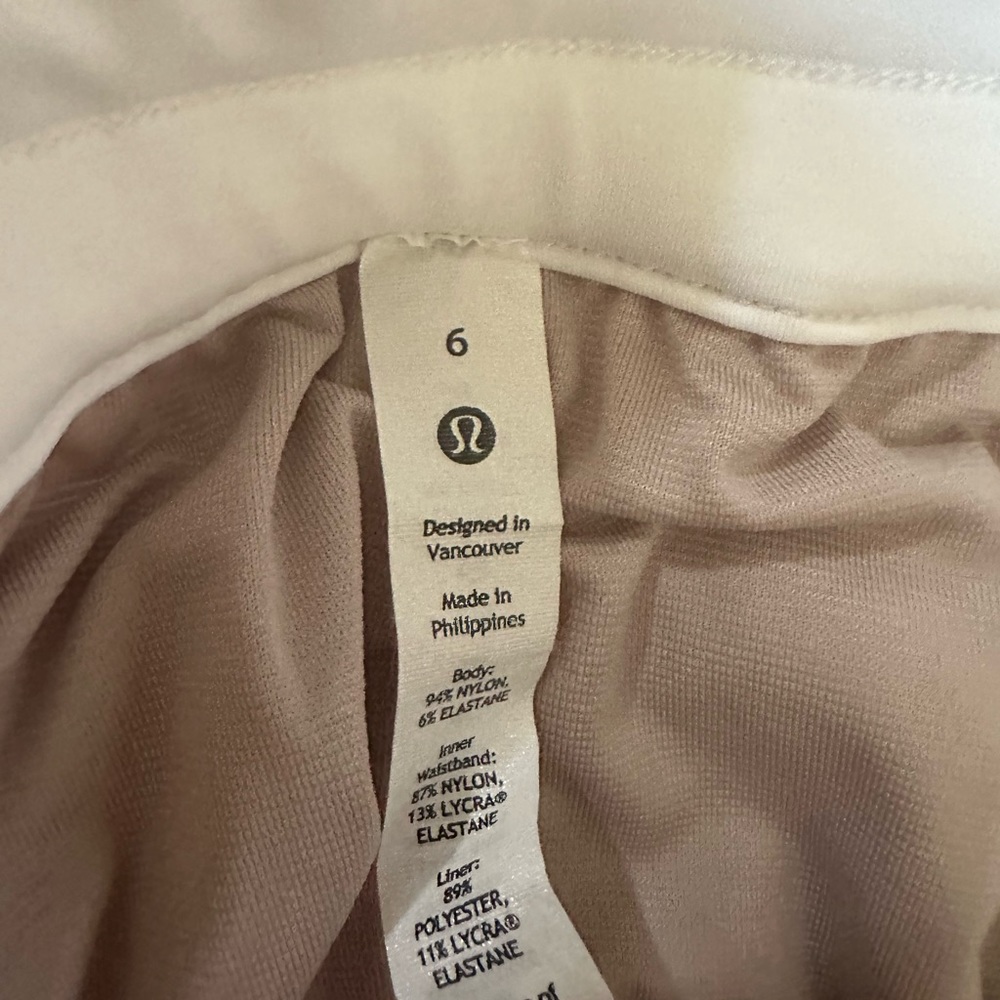 Lululemon Tracker LR short 4" Lined - Picture 7 of 7